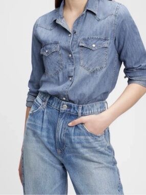 GAP Western Denim Pearl Snap Button Up Top | Classic Americana Chambray | Medium